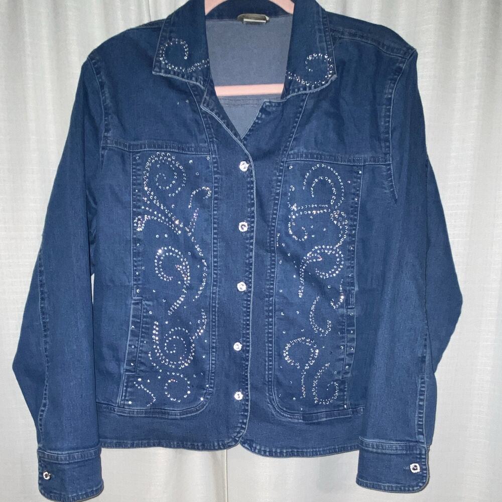 DISTINCT Women’s Flourish Pattern Bejeweled Denim Jacket Size Large.